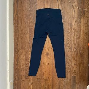 Lululemon power thru size 6 navy leggings